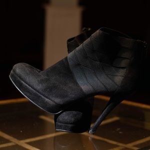 Stuart Weitzman RARE Suede Booties Size 9M